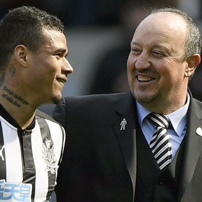 rafa-benitez-smiling-kenedy-newcastle-united-nufc-650x400